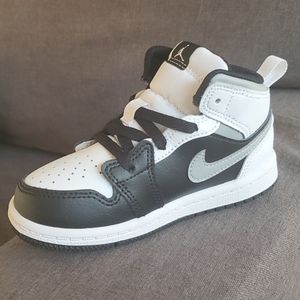 JORDAN 1 MID BLACK/WHITE-LT SMOKE GREY